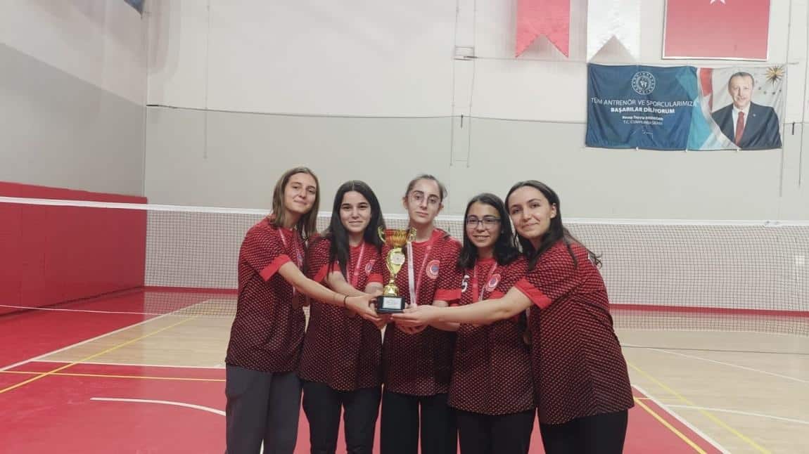 Genç Kızlar Badminton turnuvasında kızlarımız üçüncü oldular